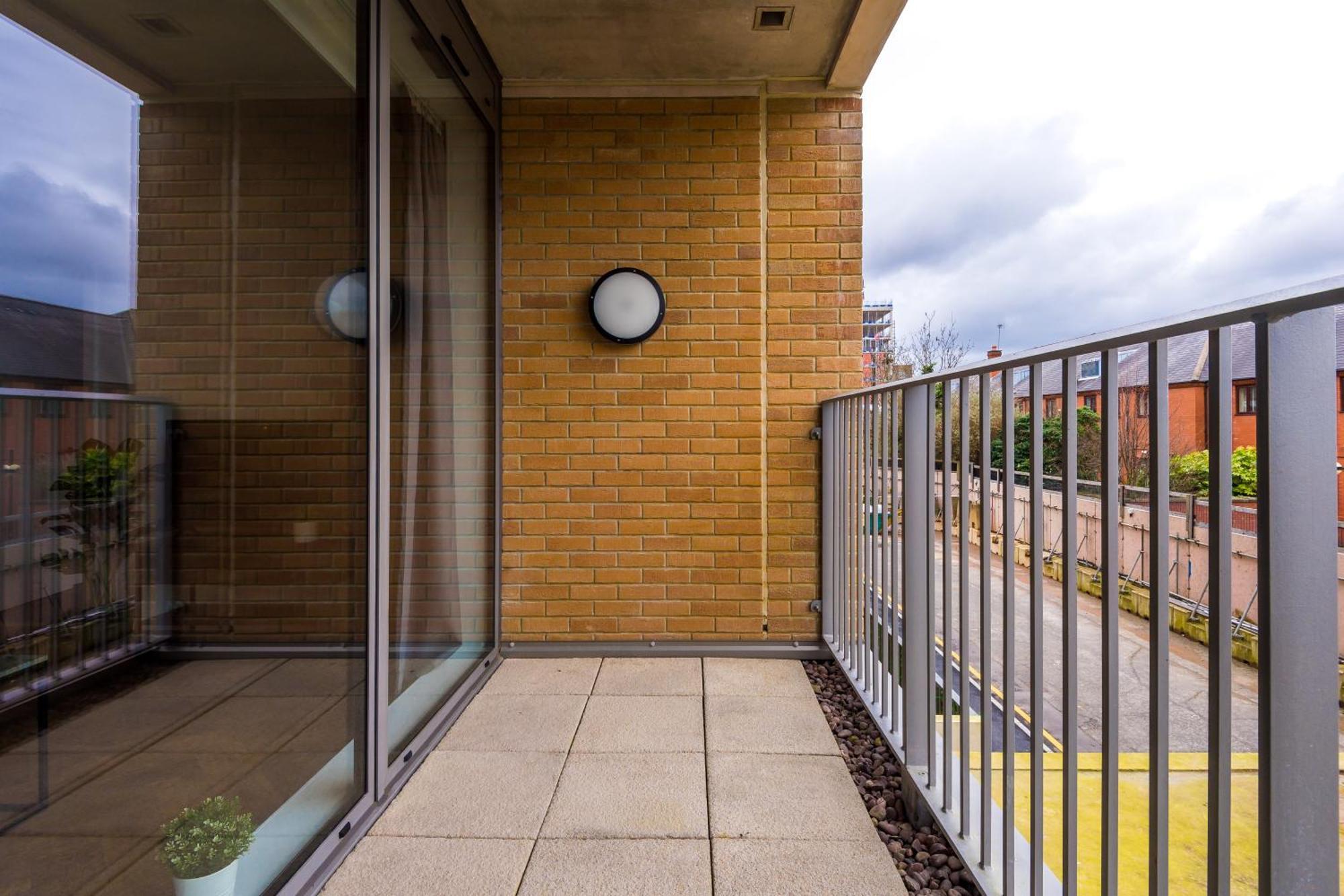 Hilltop Serviced Apartments - Ancoats Manchester Exteriör bild